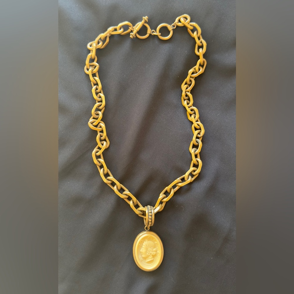 Gold Chain Necklace with Pendant